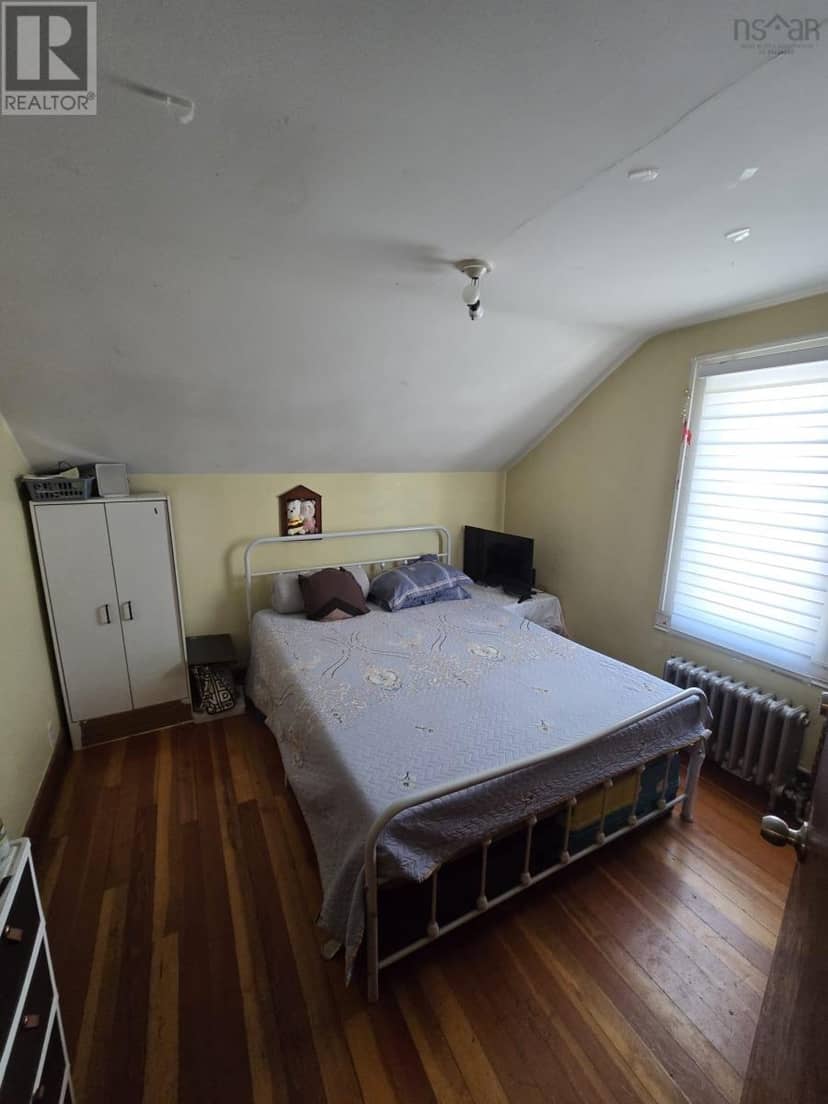 1162 George Street — photo 11 of 13