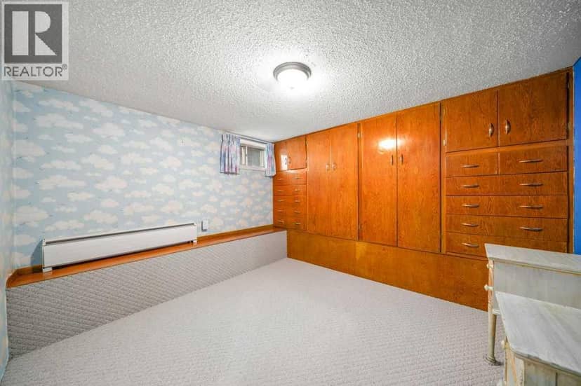 251 12 Street SE — photo 22 of 39