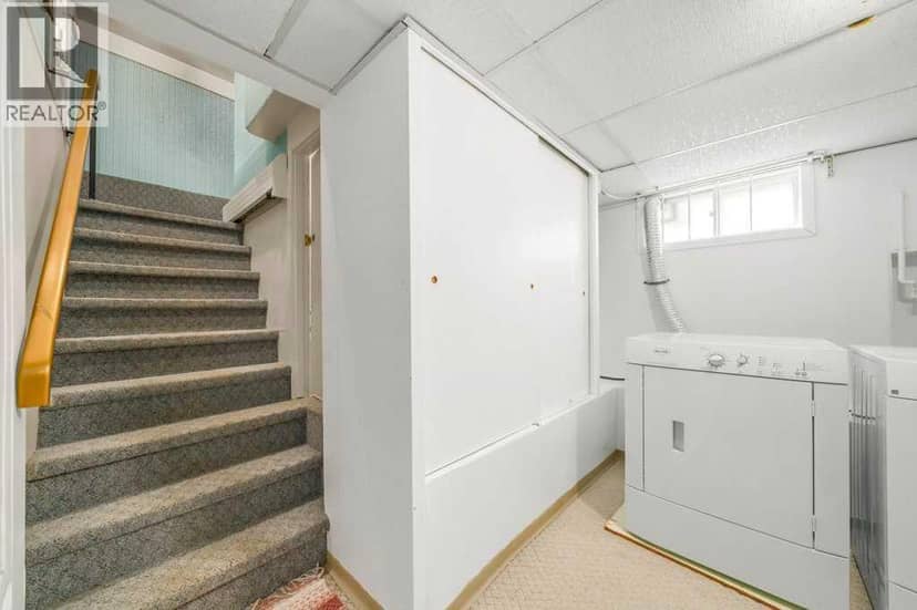 251 12 Street SE — photo 19 of 39