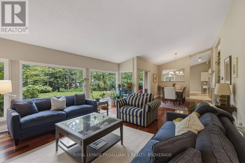 27 Riverside Drive — photo 15 of 40