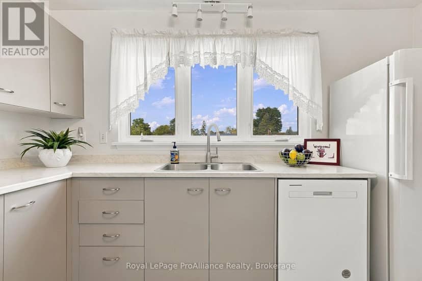 10 - 179 Herchimer Avenue — photo 12 of 27