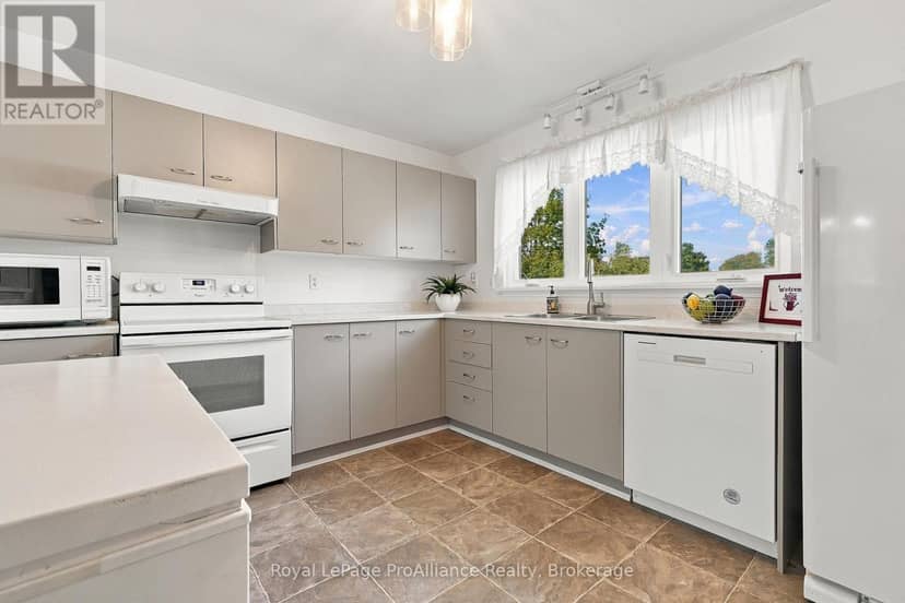 10 - 179 Herchimer Avenue, Belleville, photo 4