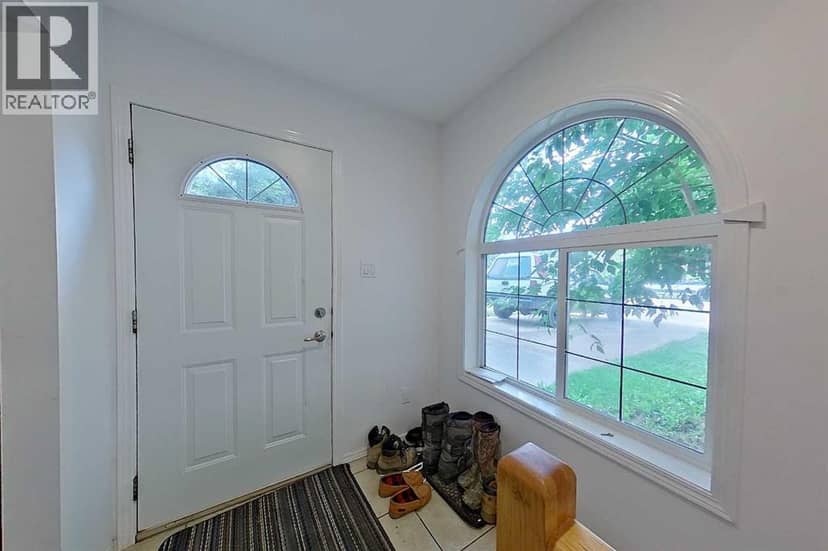 5115 48 Avenue, Sylvan Lake, photo 5