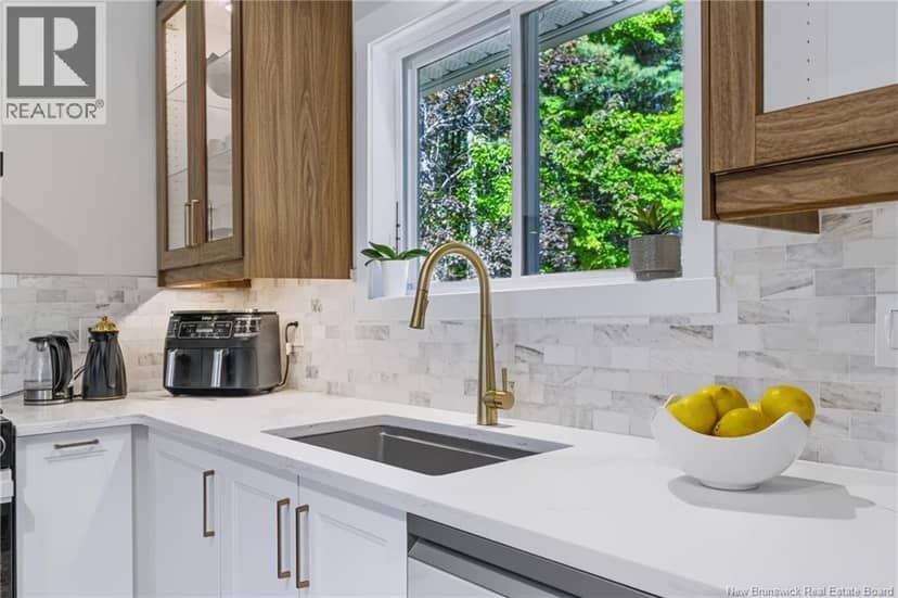9 Neptune Crescent — photo 14 of 40