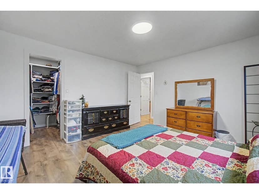 3706 41 AV NW — photo 16 of 40
