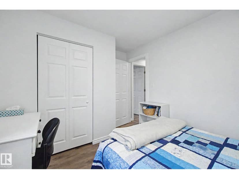 3706 41 AV NW — photo 19 of 40