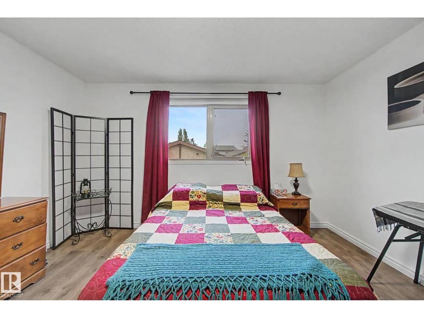 3706 41 AV NW — photo 15 of 40