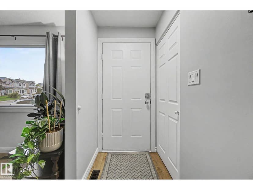 3706 41 AV NW — photo 13 of 40