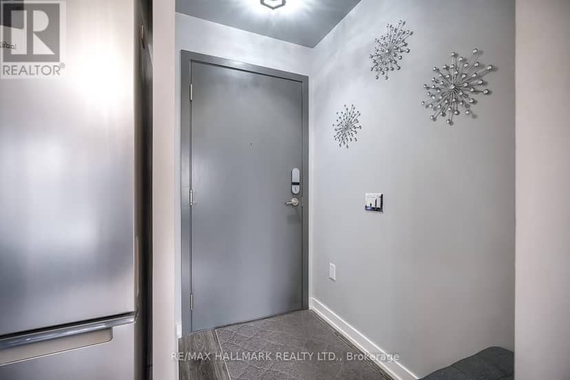 421 - 9 Tecumseth Street — photo 5 of 36
