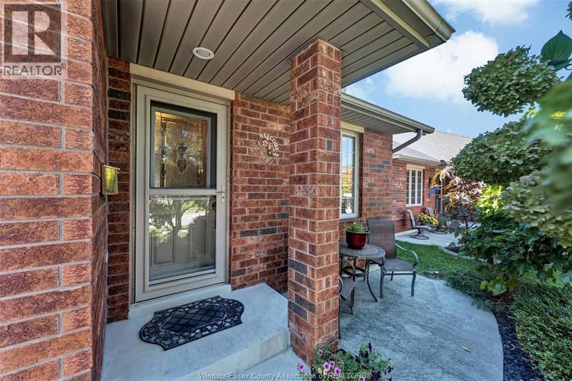 2207 Katella — photo 3 of 21