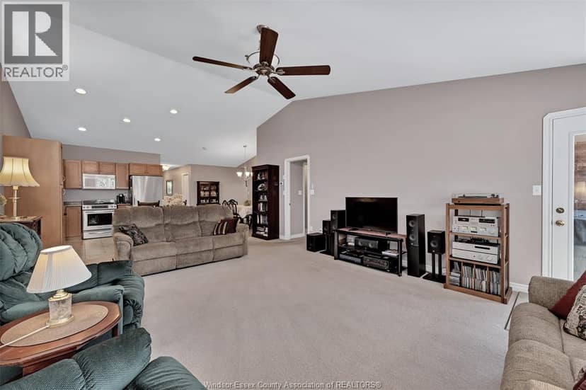 2207 Katella — photo 6 of 21