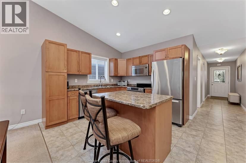 2207 Katella — photo 7 of 21