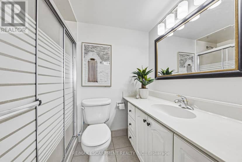 1105 - 2055 Upper Middle Road — photo 17 of 36