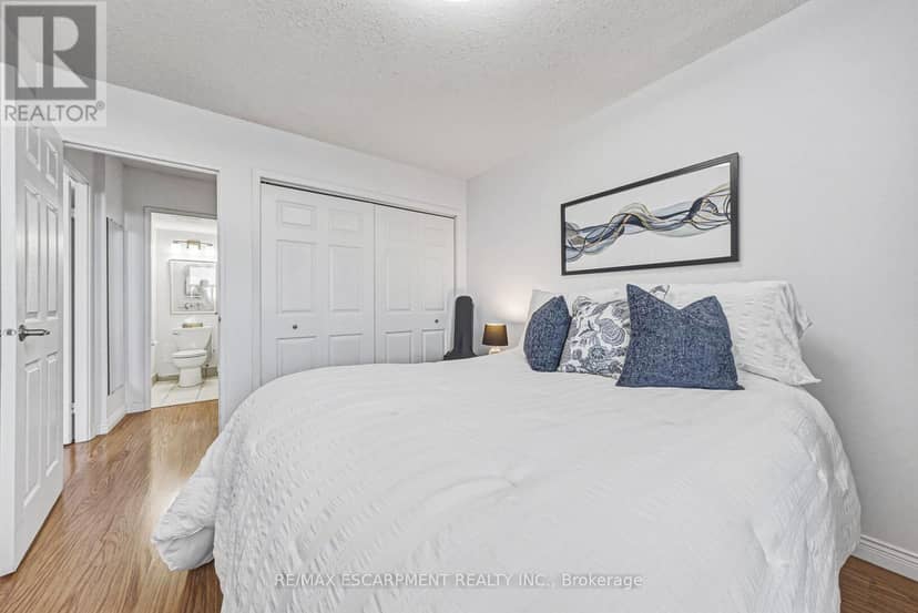 1105 - 2055 Upper Middle Road — photo 19 of 36