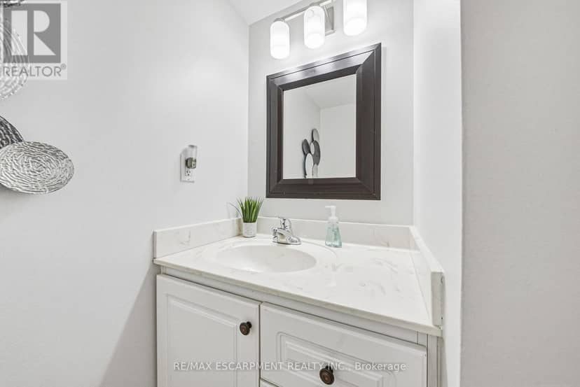 1105 - 2055 Upper Middle Road — photo 21 of 36