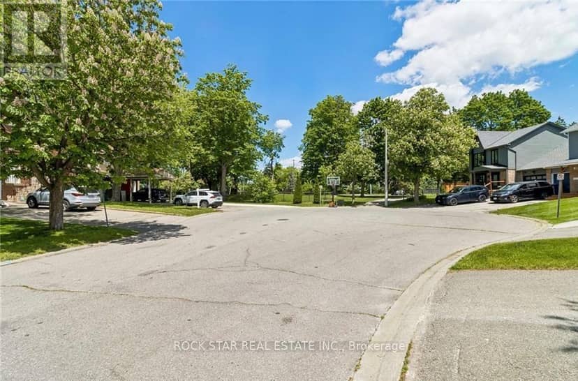 32 Lansing Square, Brampton, photo 4
