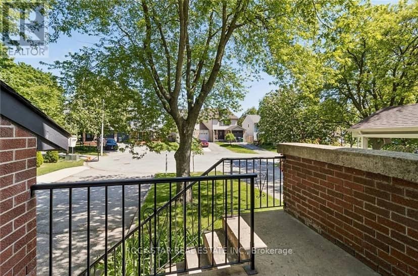 32 Lansing Square, Brampton, photo 5