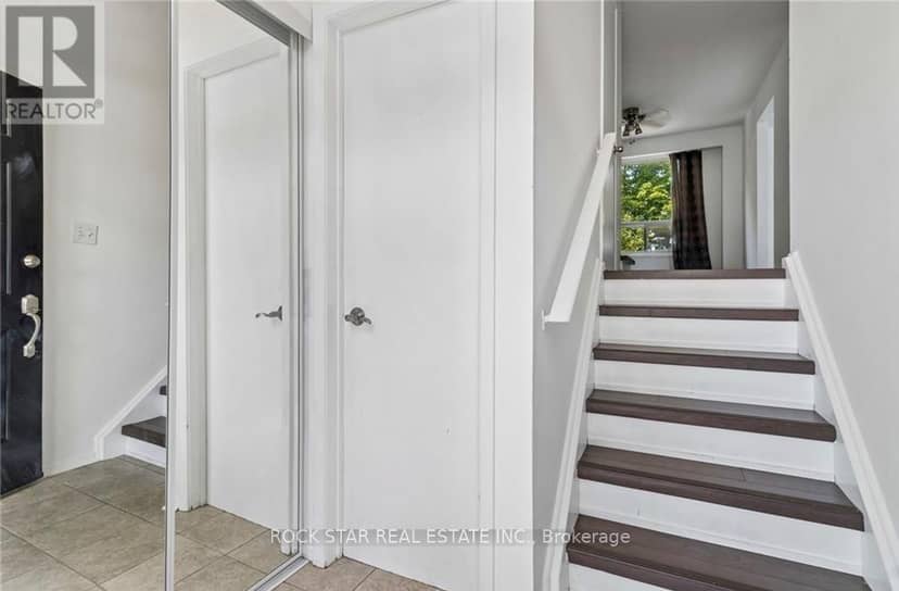 32 Lansing Square, Brampton, photo 8