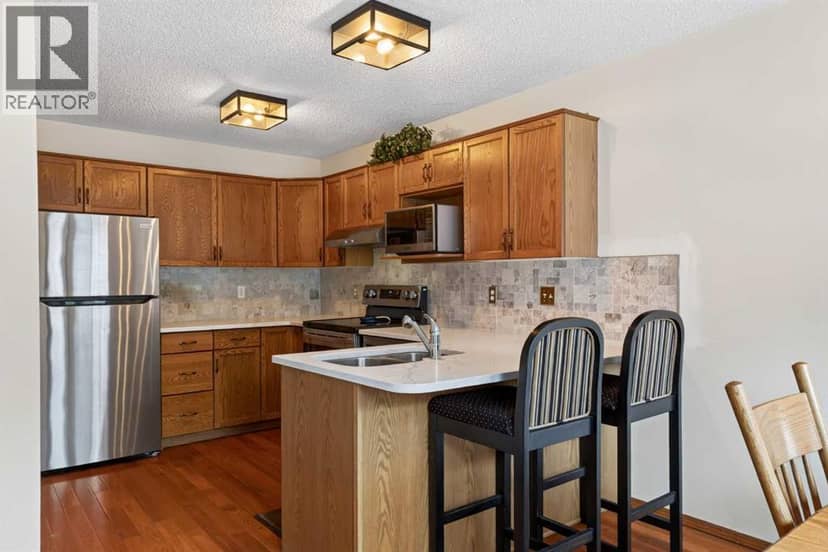 302 Mt Mckenzie Gardens SE — photo 14 of 40