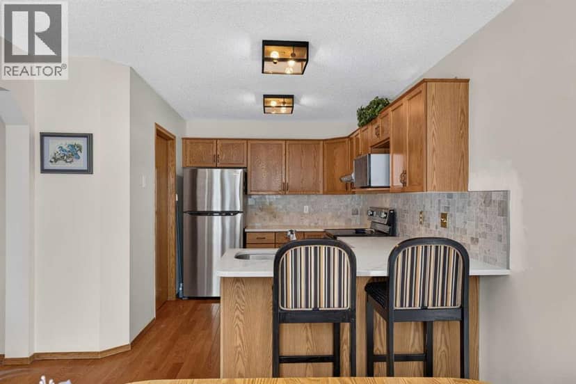 302 Mt Mckenzie Gardens SE — photo 15 of 40