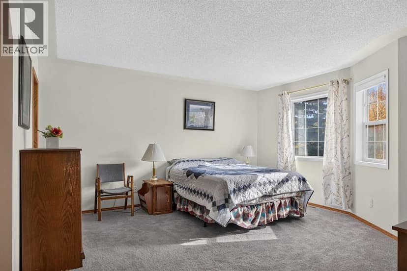 302 Mt Mckenzie Gardens SE — photo 22 of 40