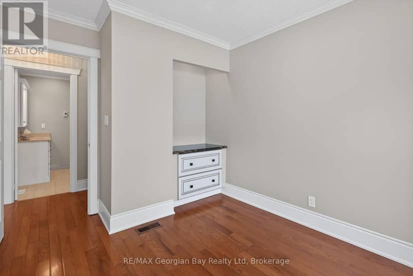 63 - 696 King Street — photo 21 of 38