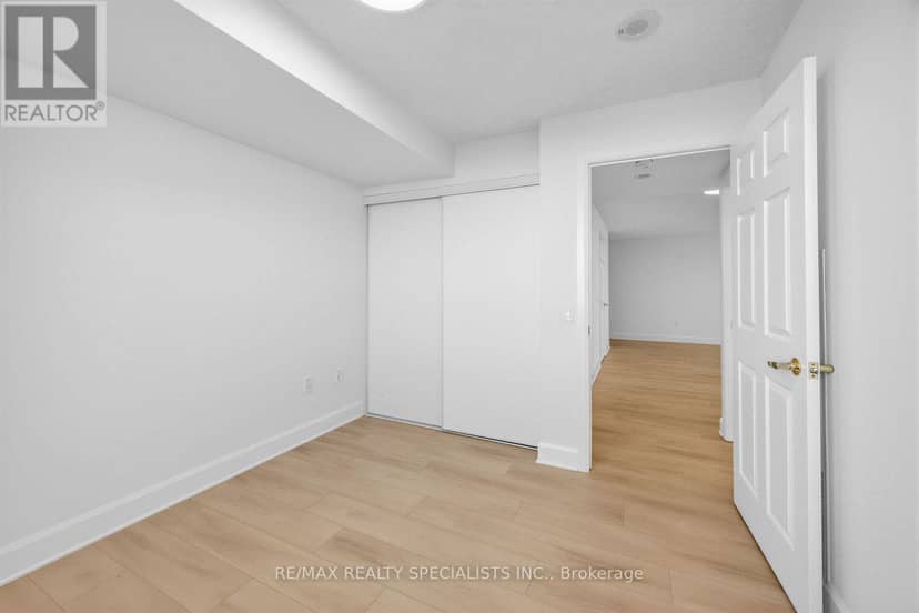 2011 - 55 Strathaven Drive W — photo 21 of 32