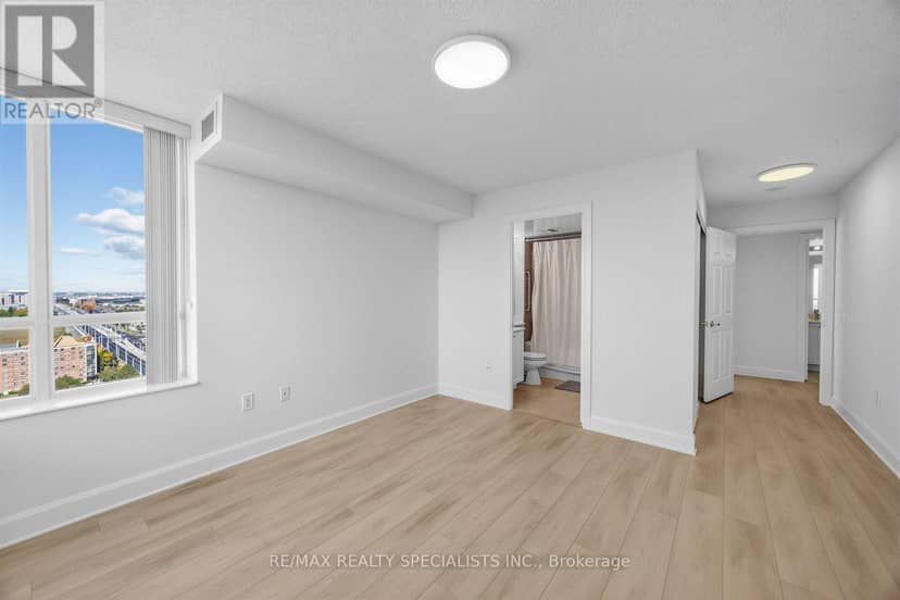 2011 - 55 Strathaven Drive W — photo 18 of 32