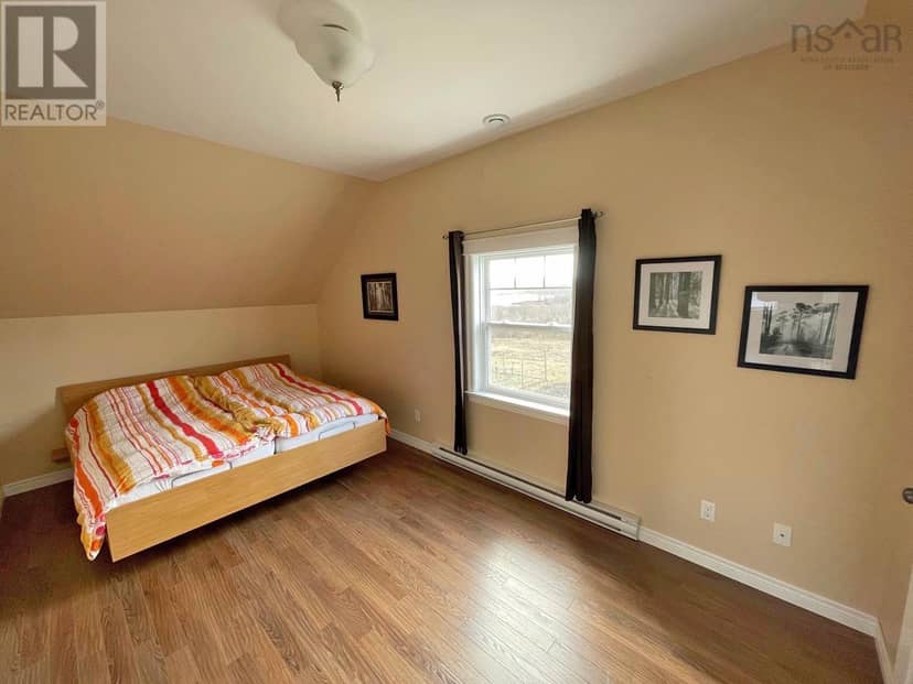 114-116 Scotts Drive — photo 18 of 27