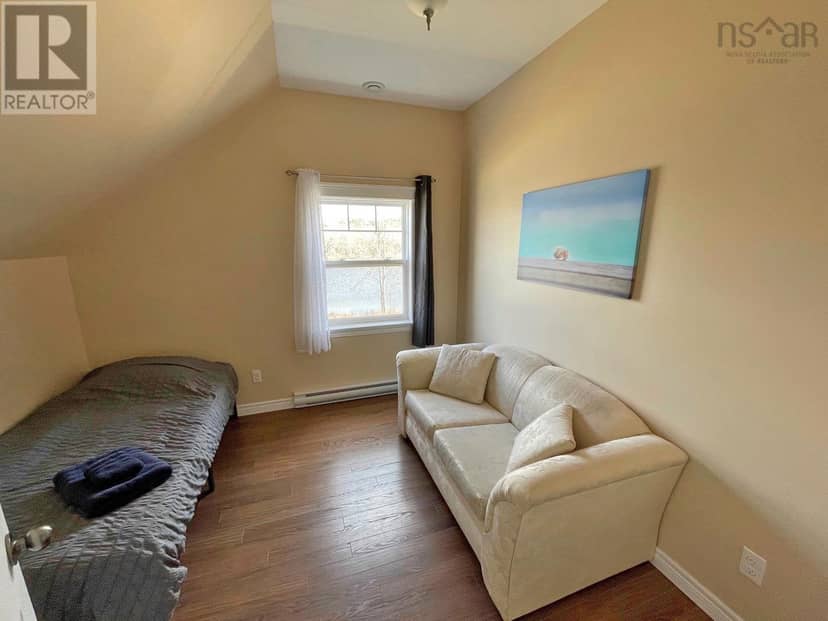 114-116 Scotts Drive — photo 19 of 27