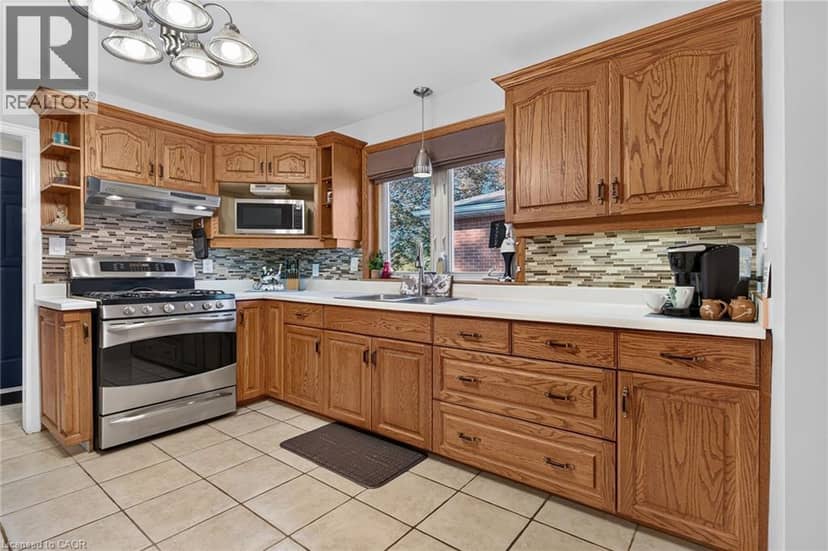 19 WELBOURN Drive — photo 10 of 38