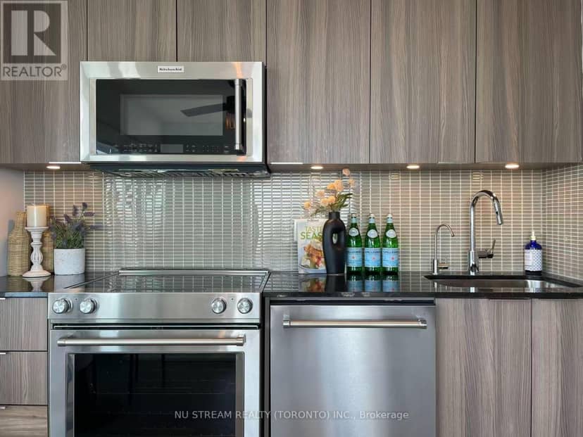 3721 - 30 Shore Breeze Drive — photo 9 of 32