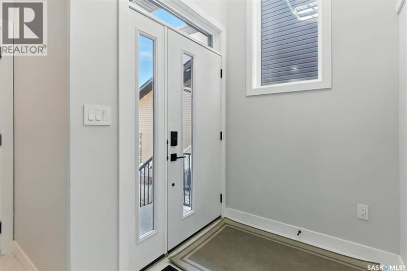 2543 Rosewood DRIVE — photo 3 of 40