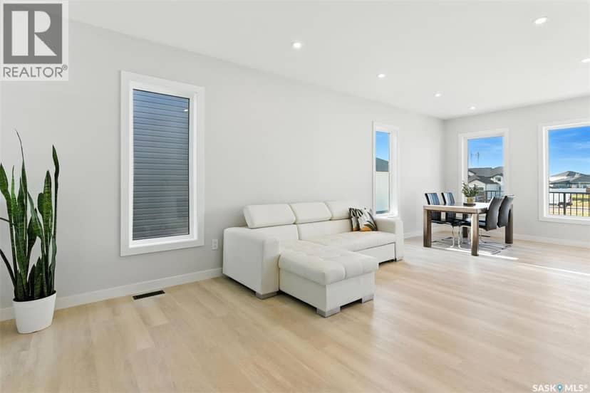 2543 Rosewood DRIVE — photo 4 of 40