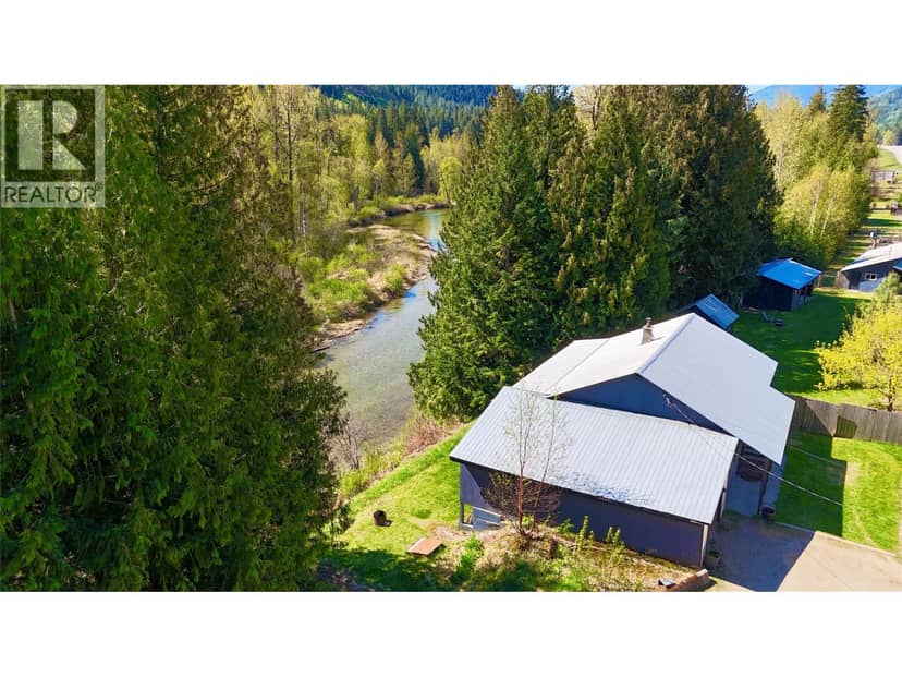 5704 Trans Canada Highway, Malakwa
