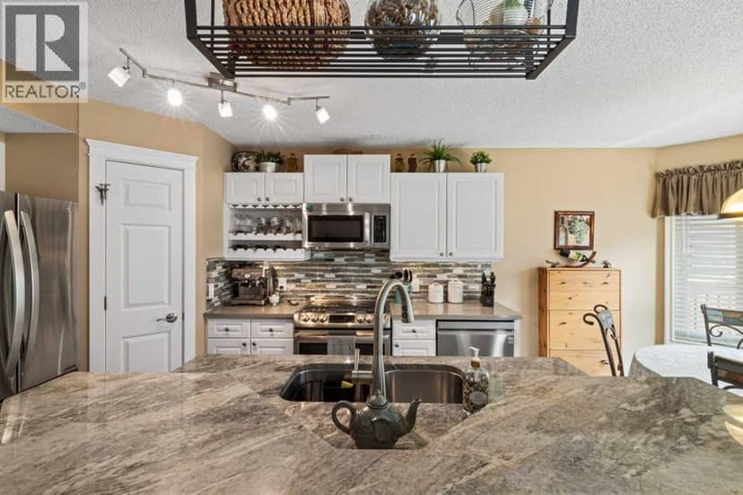 217 Douglas Glen Close SE — photo 10 of 40