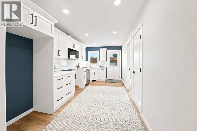 5131 52 Street — photo 12 of 40