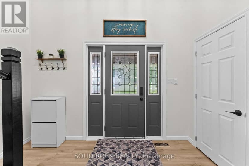 708 McKenzie Avenue, McNab/Braeside, photo 7