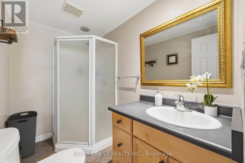 441 Paddington Crescent — photo 31 of 40