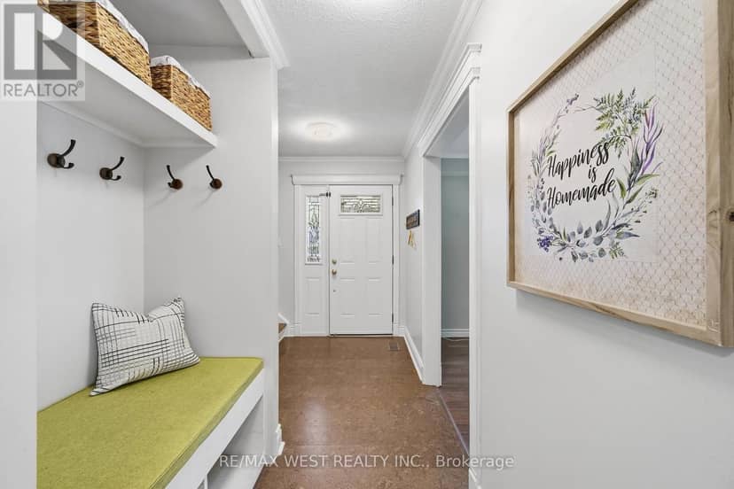 441 Paddington Crescent — photo 5 of 40