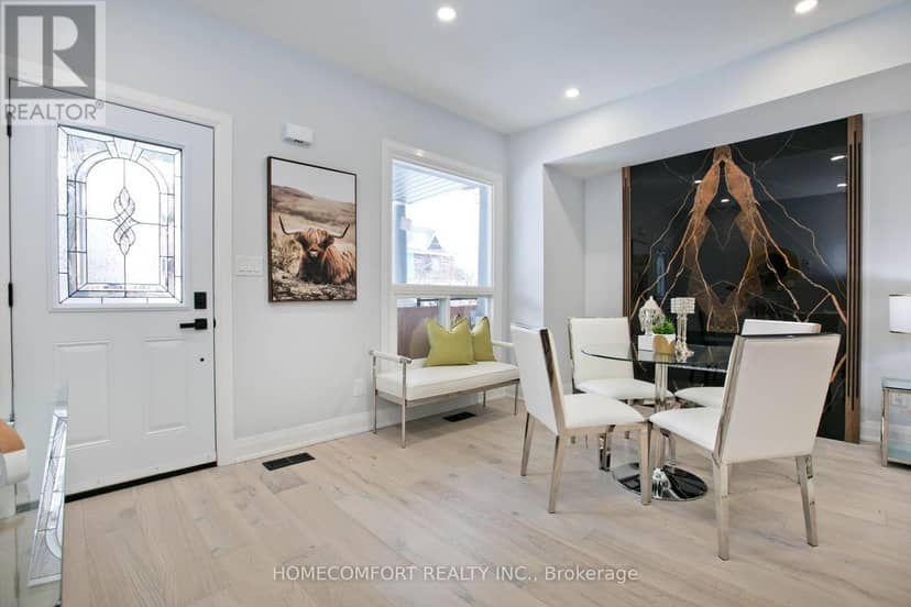 18 Connaught Avenue — photo 1 of 6