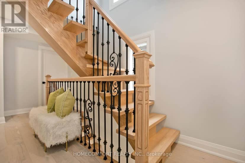 18 Connaught Avenue — photo 2 of 6