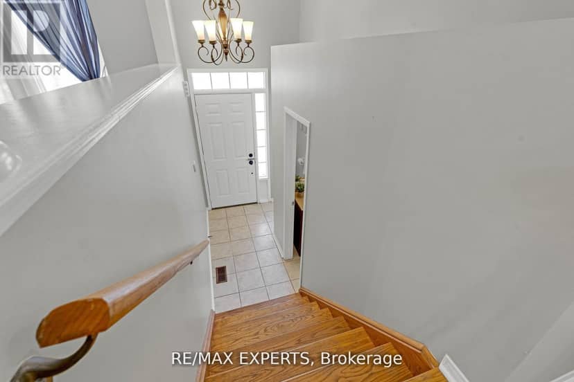 61 - 19 Foxchase Avenue, Vaughan, photo 3