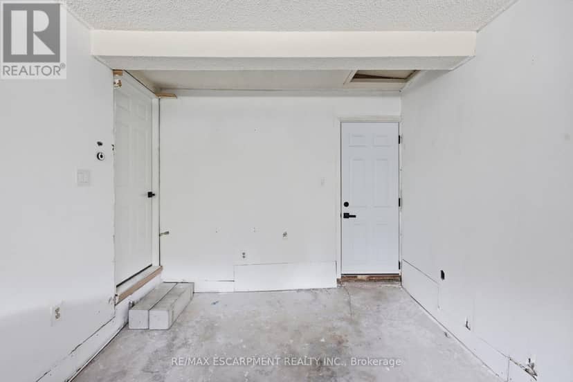 106 - 5095 Pinedale Avenue — photo 33 of 38