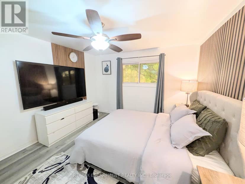 1 - 22 Riverdale Drive — photo 11 of 24