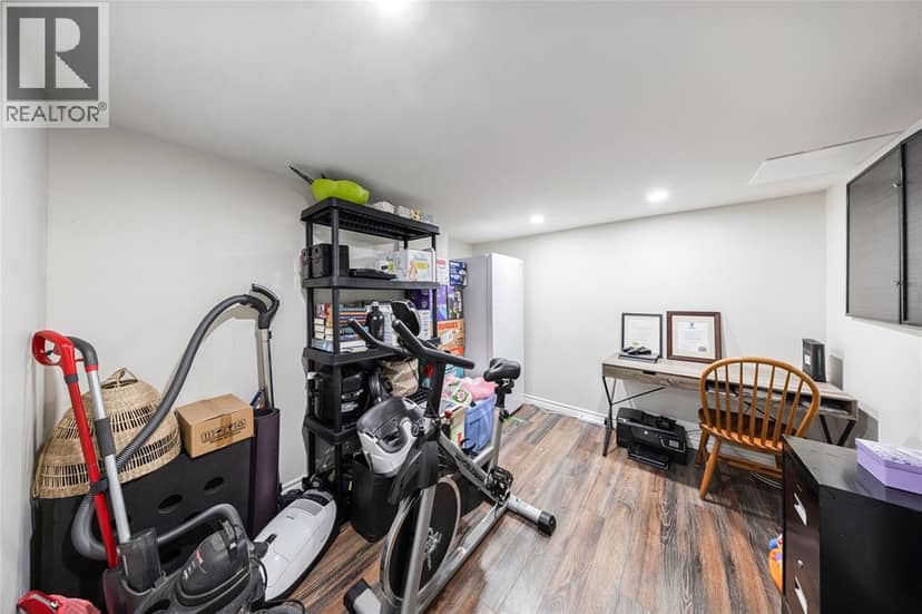 218 Blackthorn Crescent — photo 31 of 40
