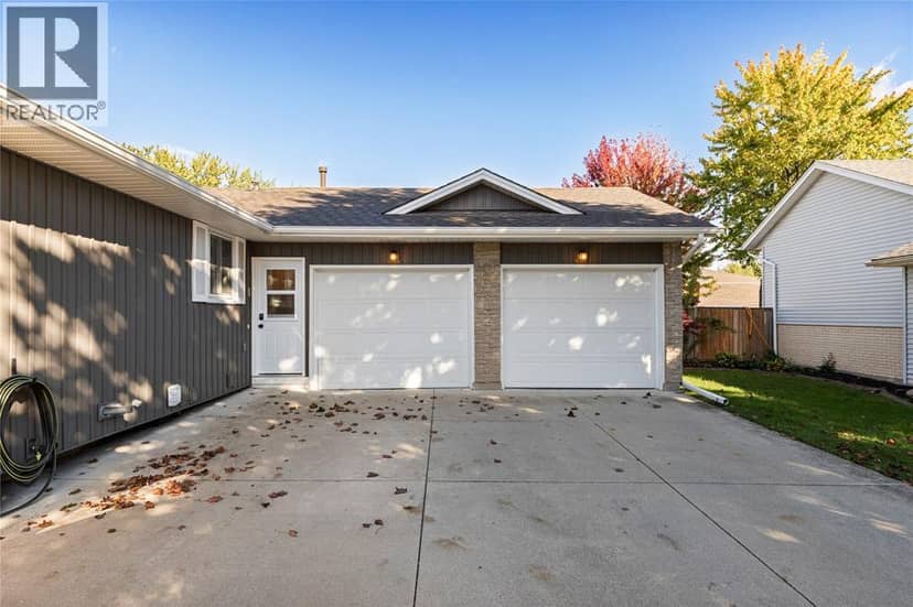 218 Blackthorn Crescent — photo 38 of 40