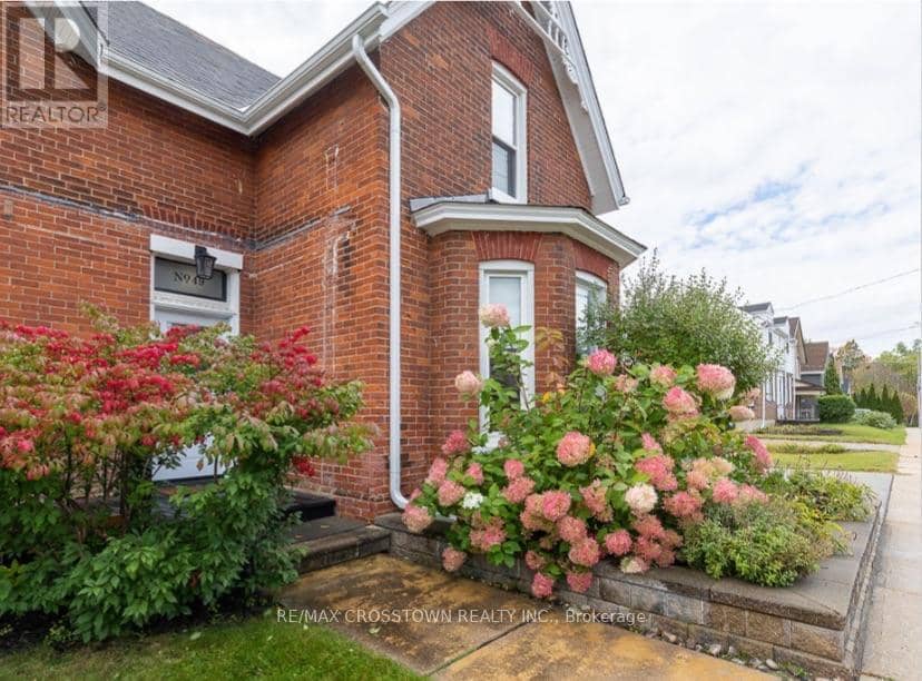 49 Park Street, Barrie, photo 2