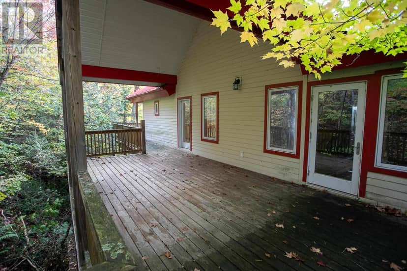 710 Trout Lake — photo 15 of 40