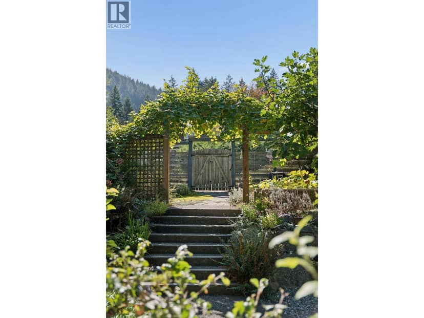 965 VILLAGE DRIVE, Bowen Island, photo 3
